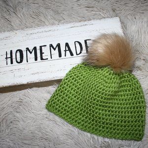 💚 LIME + TAN FUR POM BEANIE · 6–12 MO 💚